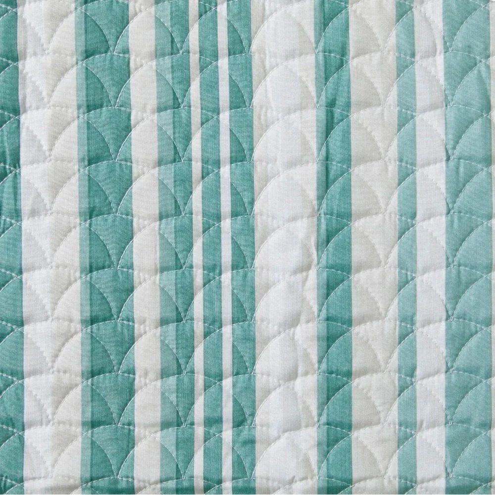 Mainstays Green Vertical Stripe Microfiber Quilt, Full/Queen - Reversible